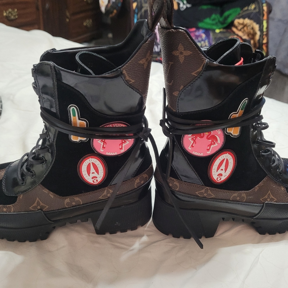 Pretty brown boots